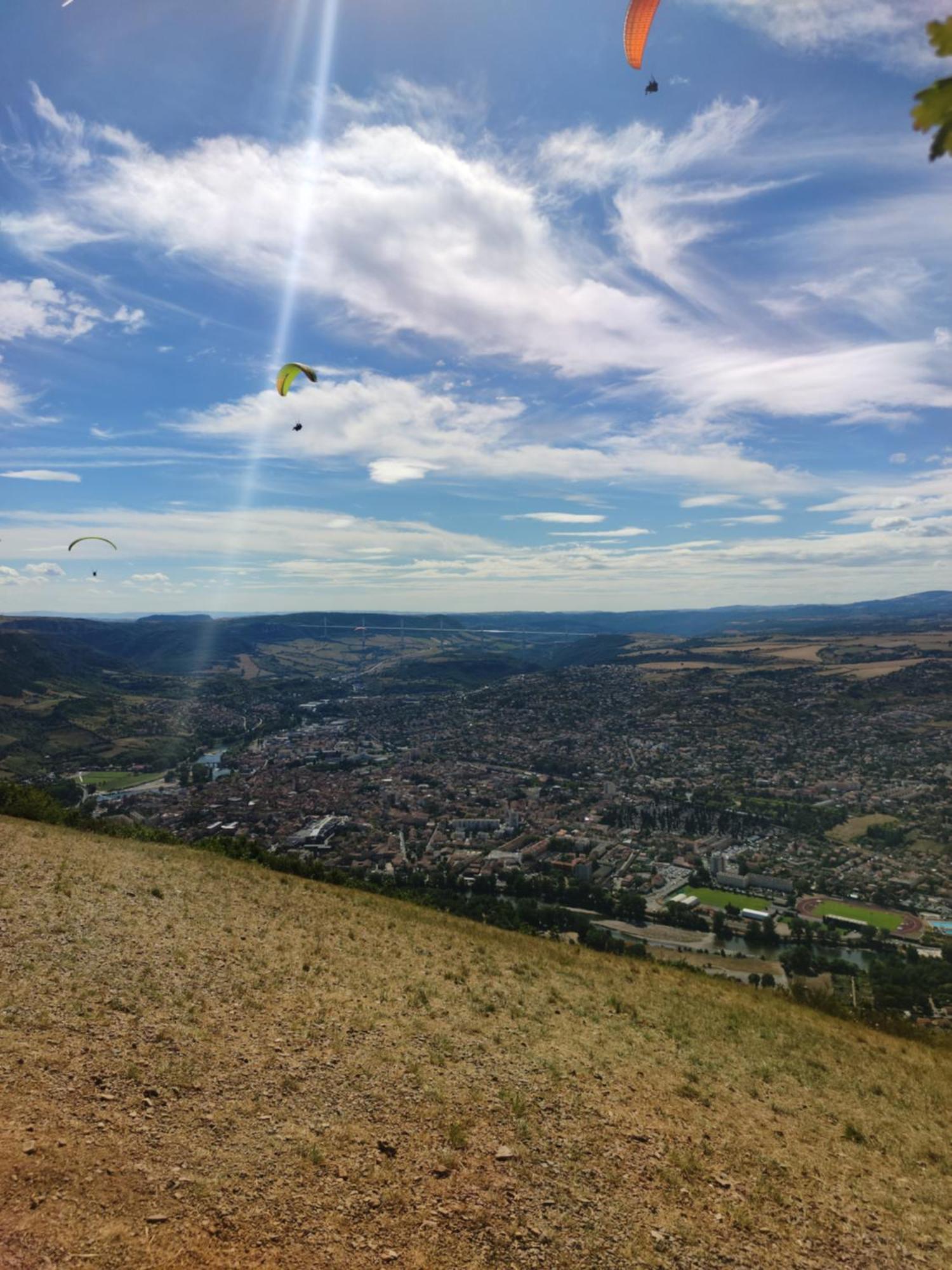 Sous Les Toits De Millau - Appartement Cosy Et Chaleureux Bagian luar foto