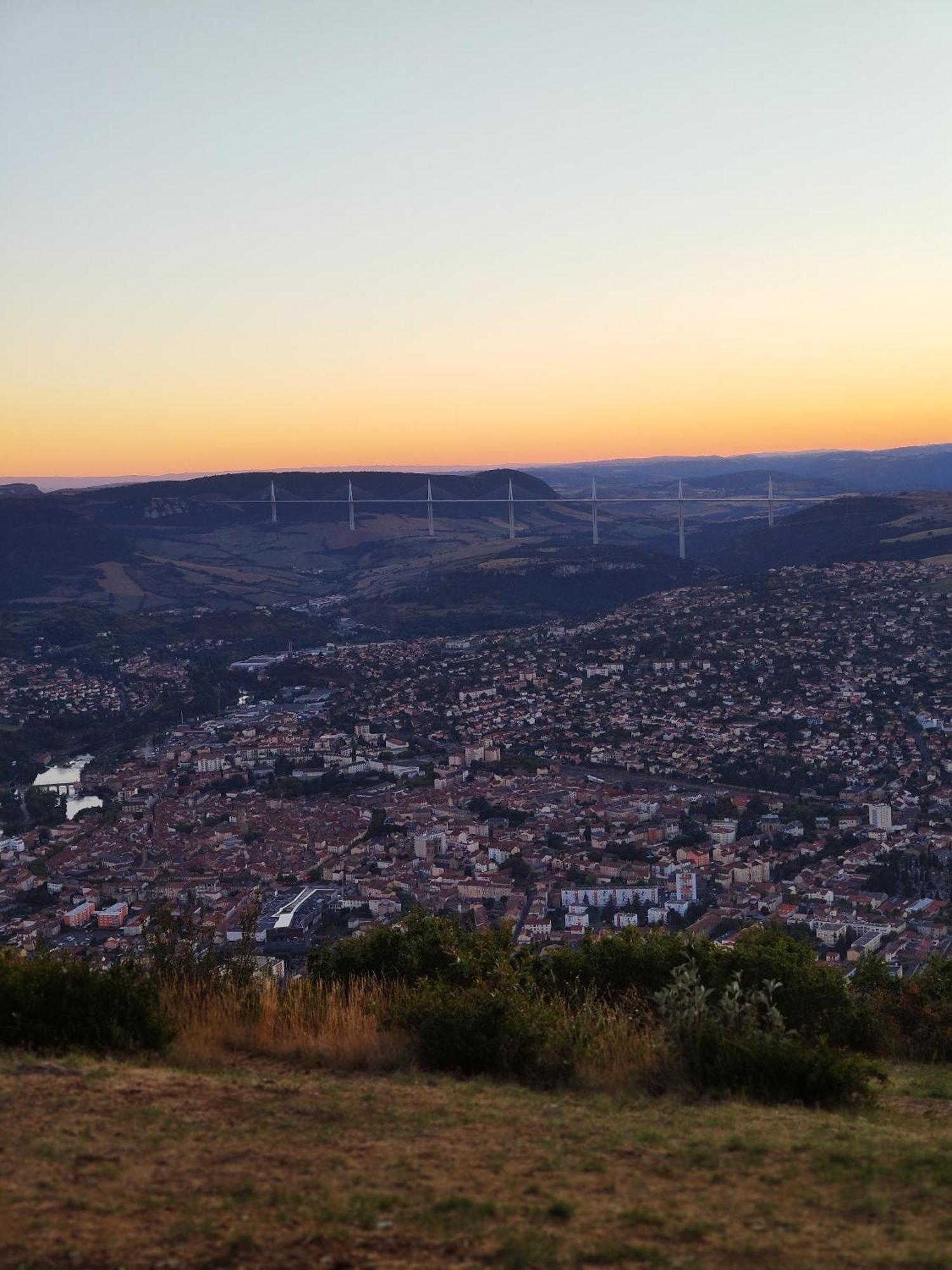 Sous Les Toits De Millau - Appartement Cosy Et Chaleureux Bagian luar foto